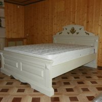 Кровати из массива